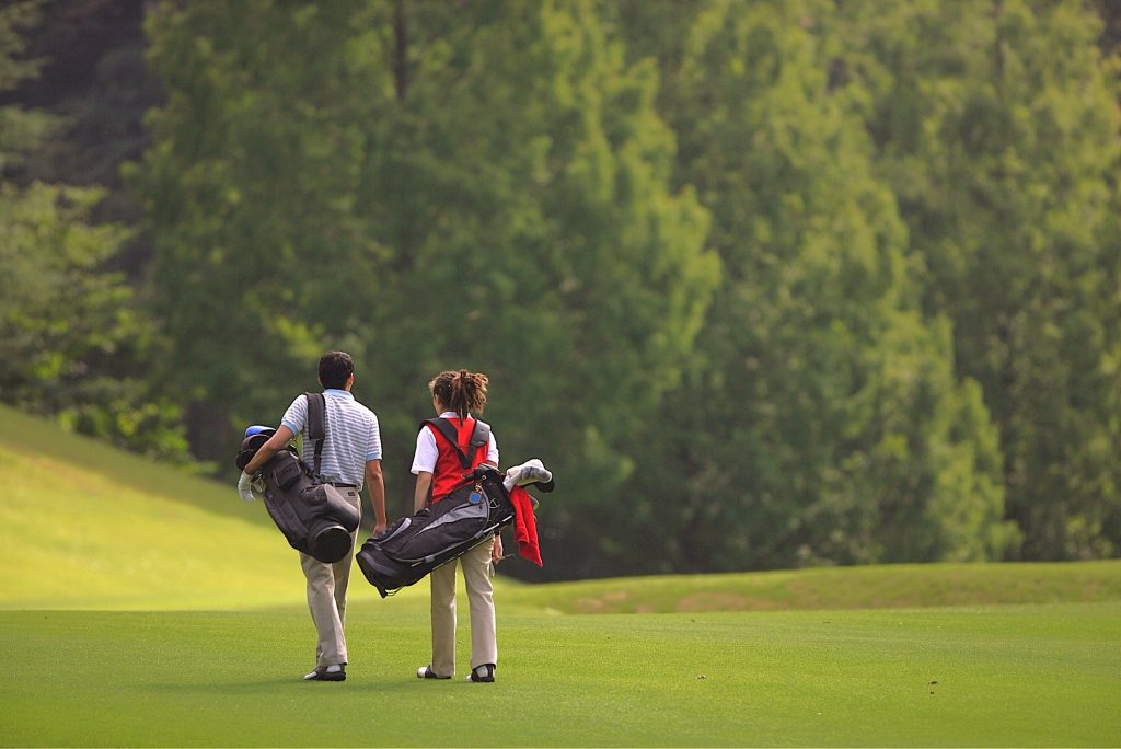 Deux golfeurs