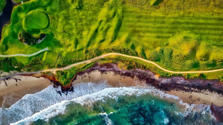 Un golf au bord de l'océan Atlantique